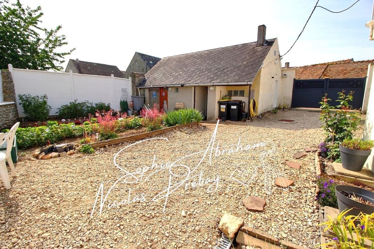ARDELU Maison rurale avec jardinet et combles aménageables 2