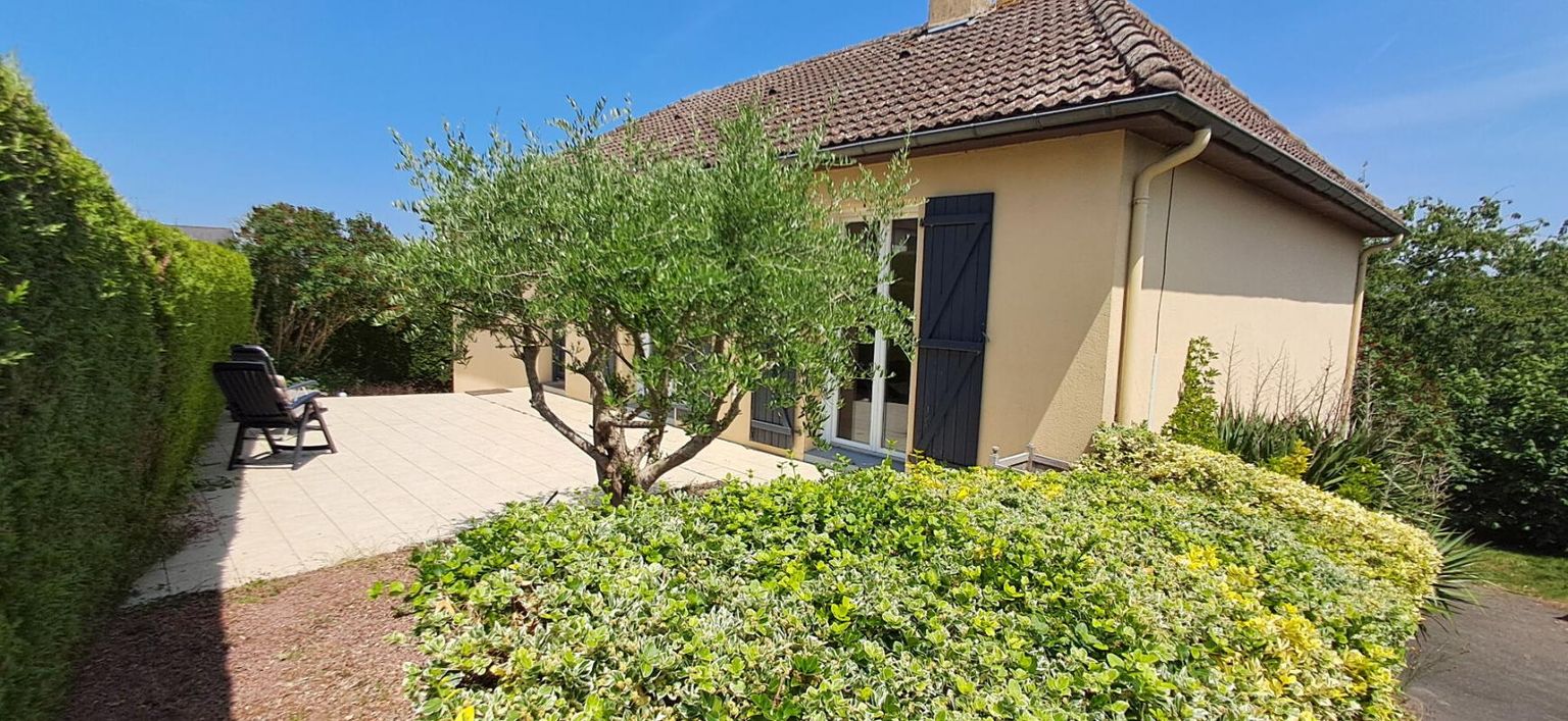PARNE-SUR-ROC Maison Parné Sur Roc 5 pièce(s) 92.12 m2 - plain-pied - 946m² de jardin 2