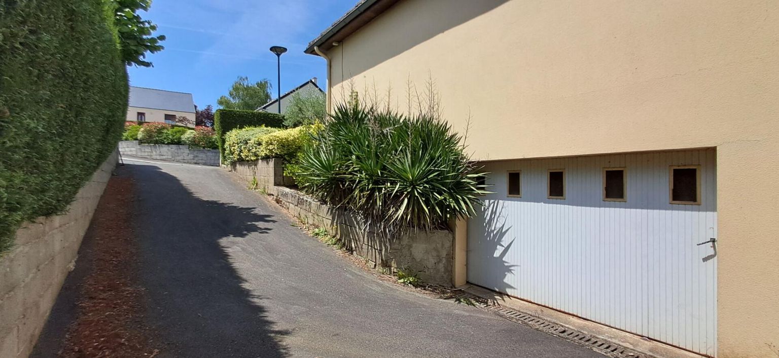 PARNE-SUR-ROC Maison Parné Sur Roc 5 pièce(s) 92.12 m2 - plain-pied - 946m² de jardin 3