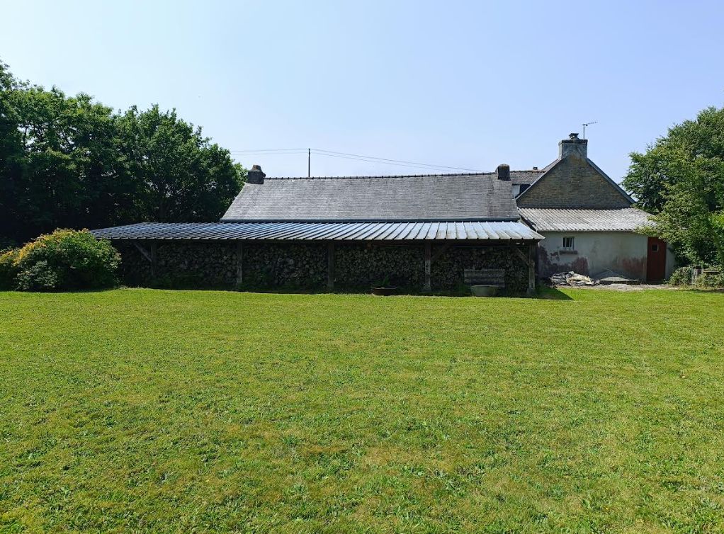 LEUHAN 29390 Leuhan maison de 80 m² 2 chambres beau salon séjour dépendance et 1.1 hectare 2