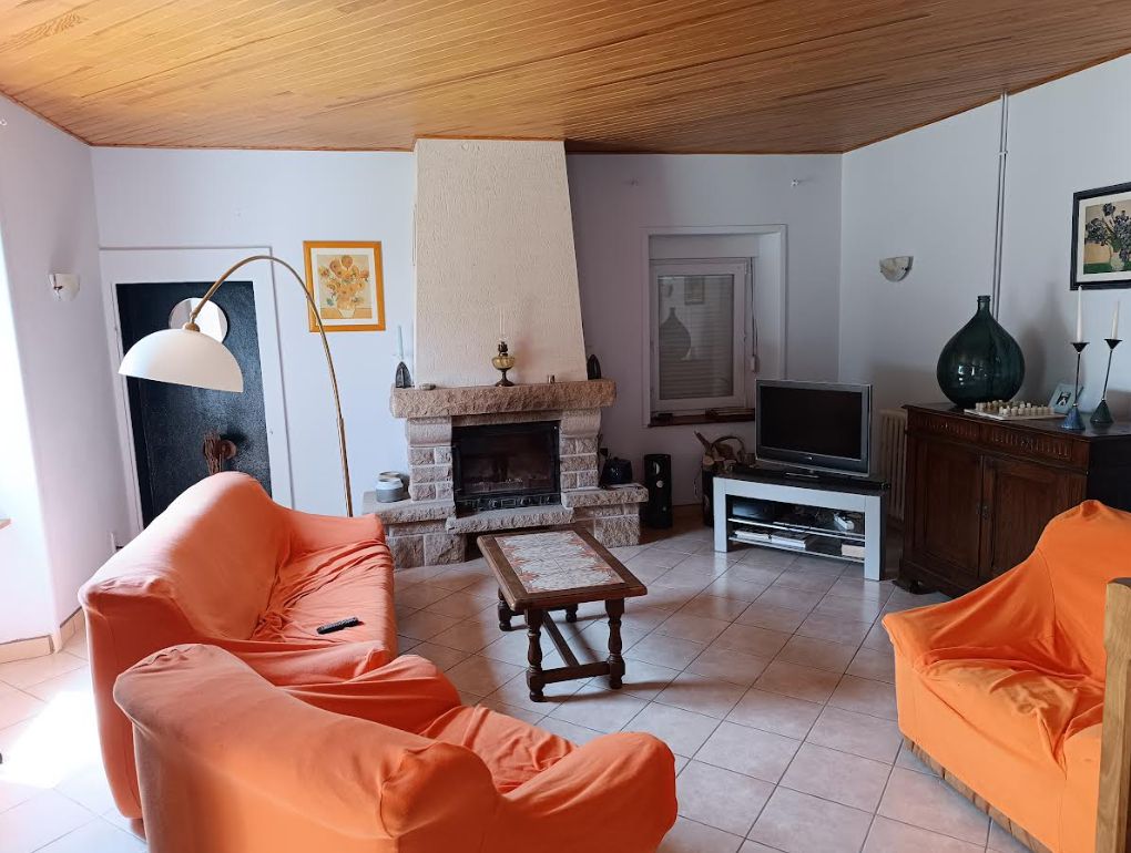 LEUHAN 29390 Leuhan maison de 80 m² 2 chambres beau salon séjour dépendance et 1.1 hectare 3