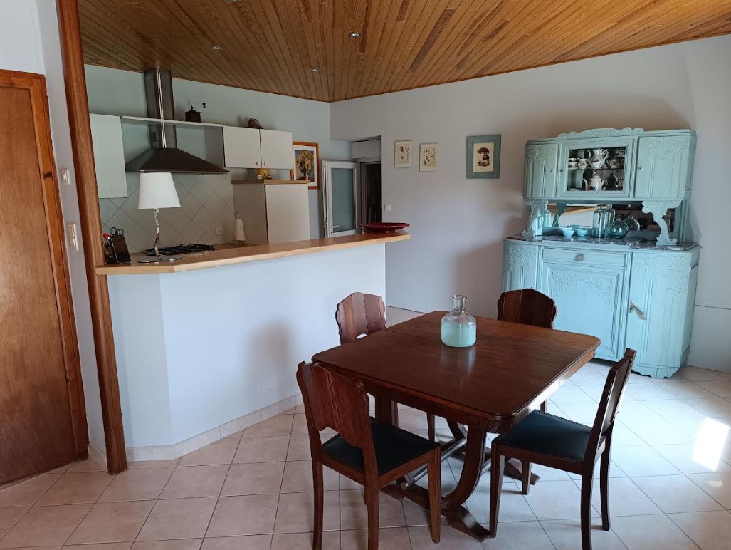 LEUHAN 29390 Leuhan maison de 80 m² 2 chambres beau salon séjour dépendance et 1.1 hectare 4