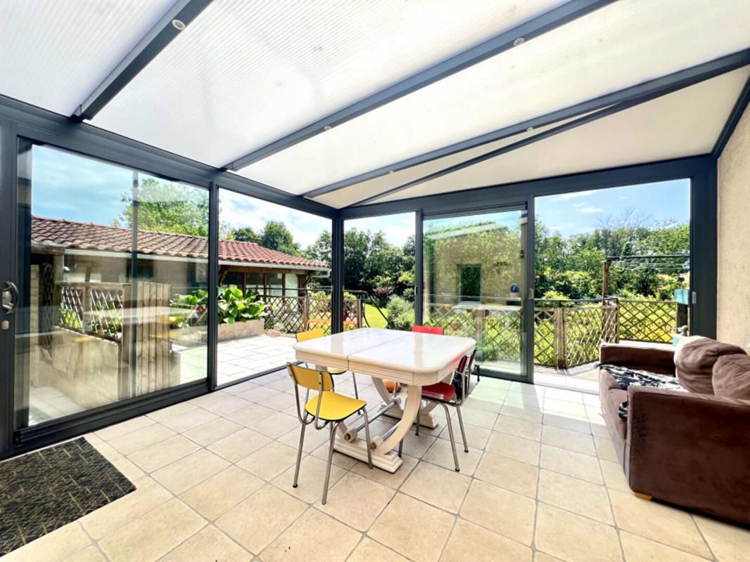 MONTFAUCON-MONTIGNE Maison Montfaucon Montigne 5 pièce(s) 124 m2 3