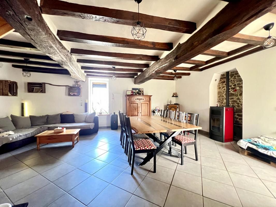 MONTFAUCON-MONTIGNE Maison Montfaucon Montigne 5 pièce(s) 124 m2 4