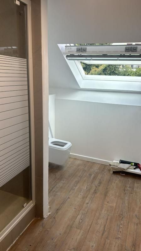 BAGNEUX Chambre en dernier étage de 12m² à Bagneux avec cuisine et salle d'eau privative 2