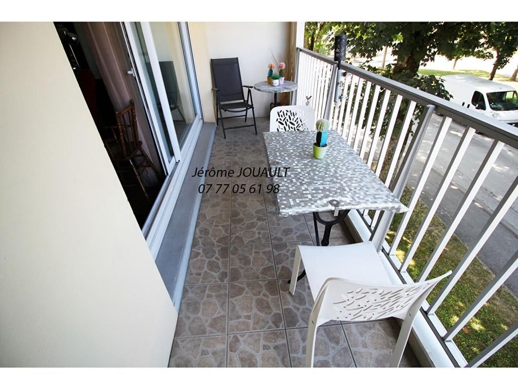 CHALONS-EN-CHAMPAGNE Appartement avec Balcon Chalons En Champagne 3 pièce(s) 73 m2 1