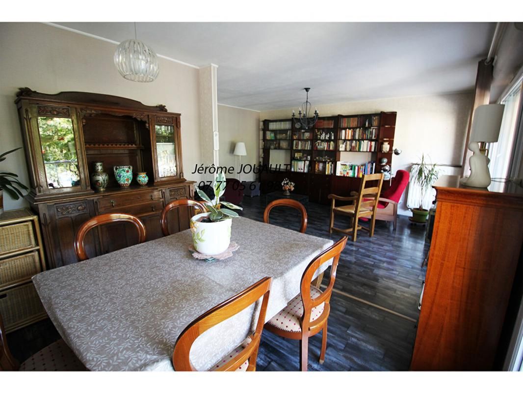 CHALONS-EN-CHAMPAGNE Appartement avec Balcon Chalons En Champagne 3 pièce(s) 73 m2 3