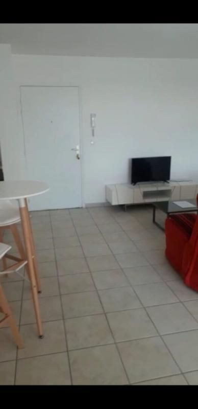 LE LAMENTIN Appartement 2 pièce(s) au LAMENTIN en dernier étage 2