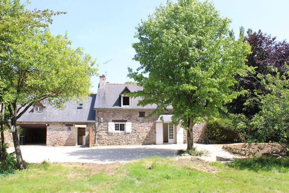 TRESSIGNAUX Exclusivité!! Côtes d'Armor 22290 Tressignaux. Longère 5 chambres, 2000m² de terrain 2