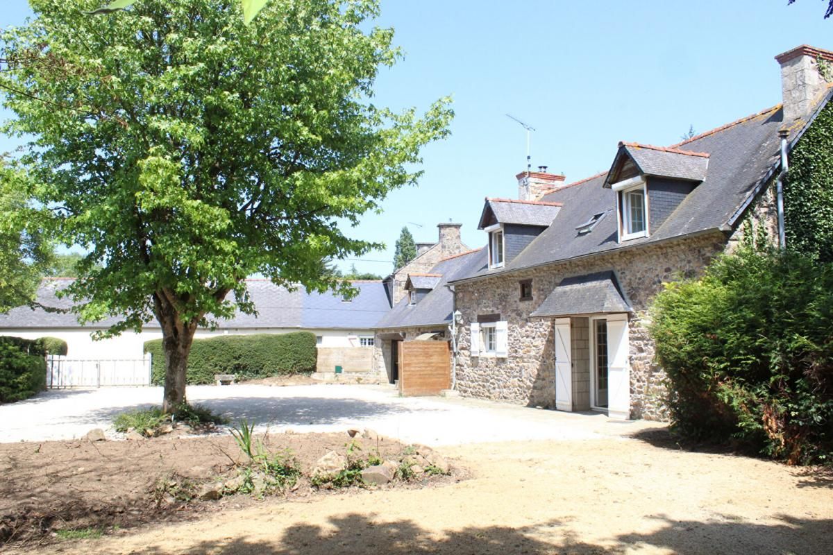 TRESSIGNAUX Exclusivité!! Côtes d'Armor 22290 Tressignaux. Longère 5 chambres, 2000m² de terrain 3