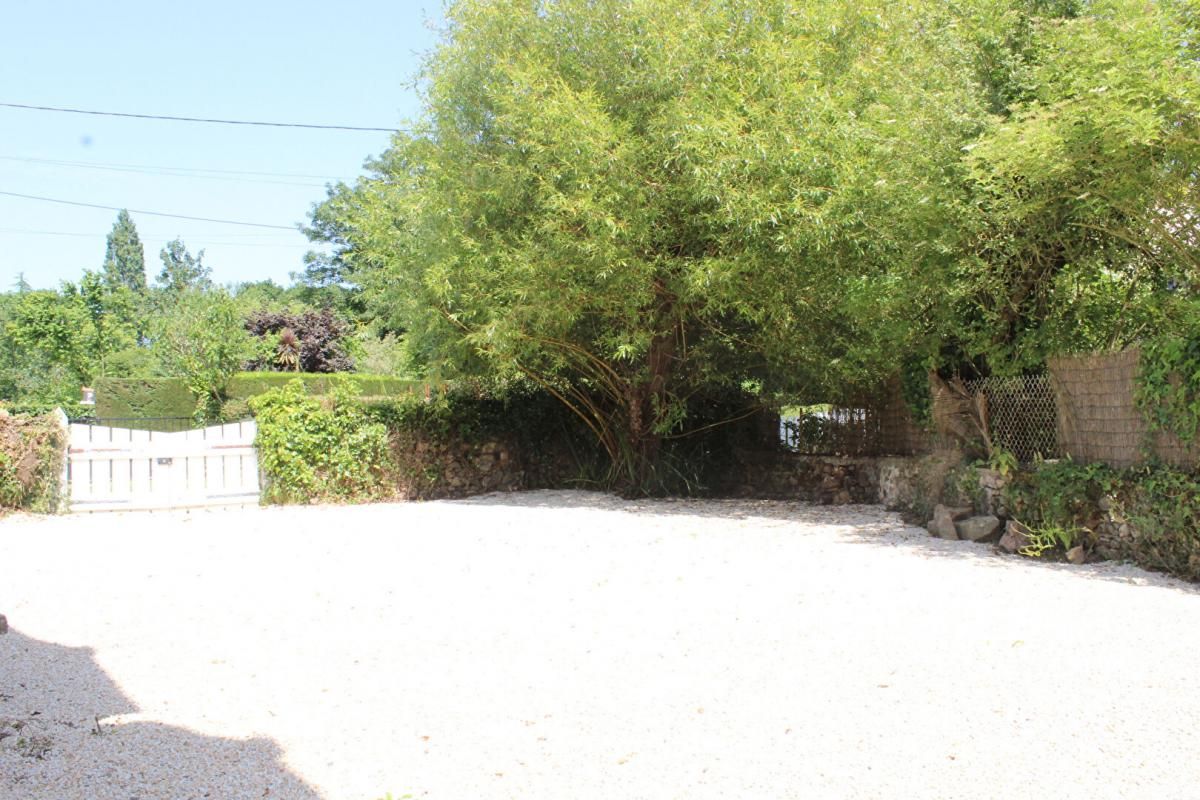 TRESSIGNAUX Exclusivité!! Côtes d'Armor 22290 Tressignaux. Longère 5 chambres, 2000m² de terrain 4