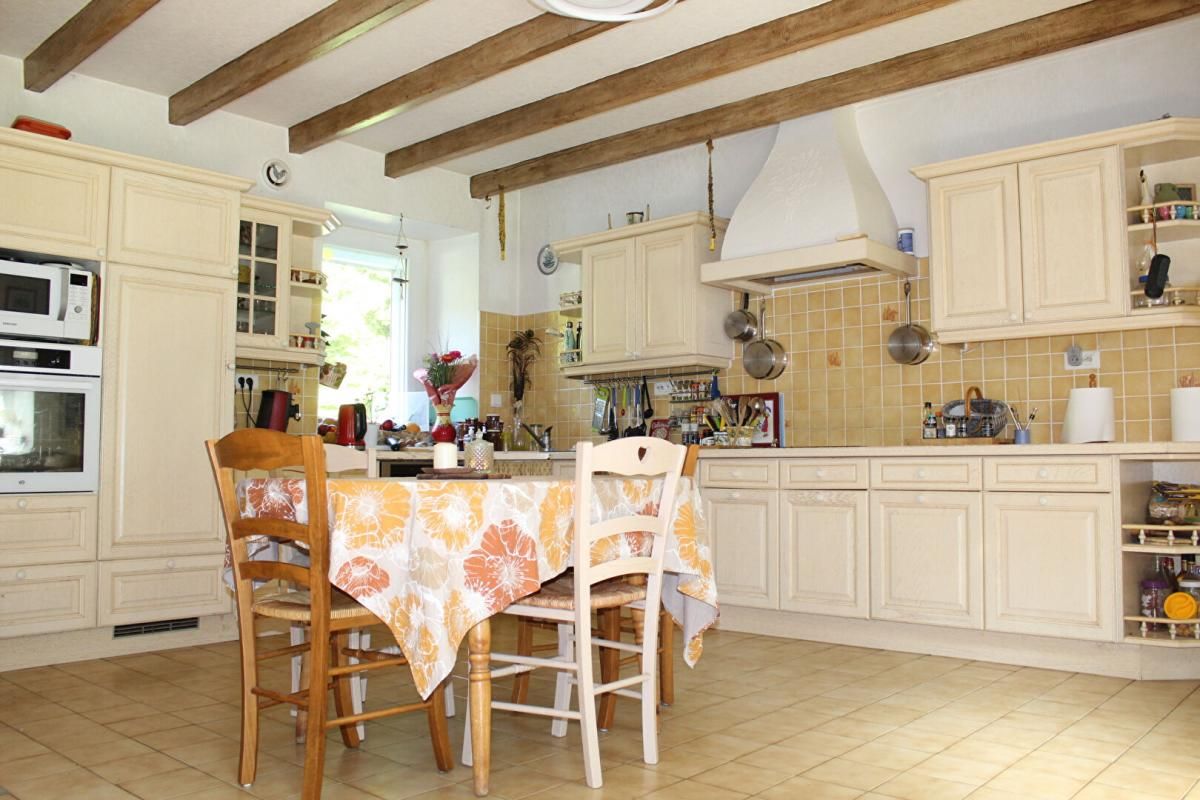 TRESSIGNAUX Exclusivité!! Côtes d'Armor 22290 Tressignaux. Longère 7 chambres, grand terrain, garage 4