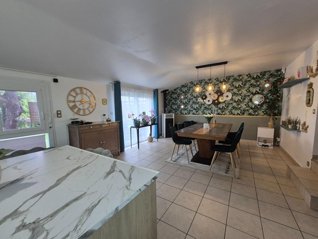 TRES BEL Appartement de 68 m2 en EXCELLENT état datant de 2011 dans le Morbihan (14 km de Lorient. 25 min des plages)