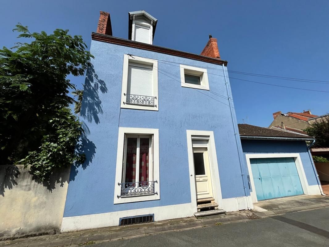 VICHY Maison de ville Vichy 7 pièce(s) avec garage et cour intérieure 3