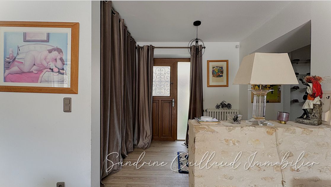 BREVAL Secteur BRÉVAL - Maison ancienne Meulière - 3 chambres - mezzanine - bureau - cour pavée - terrain environ 280m² - 270000 Euros HAI 2