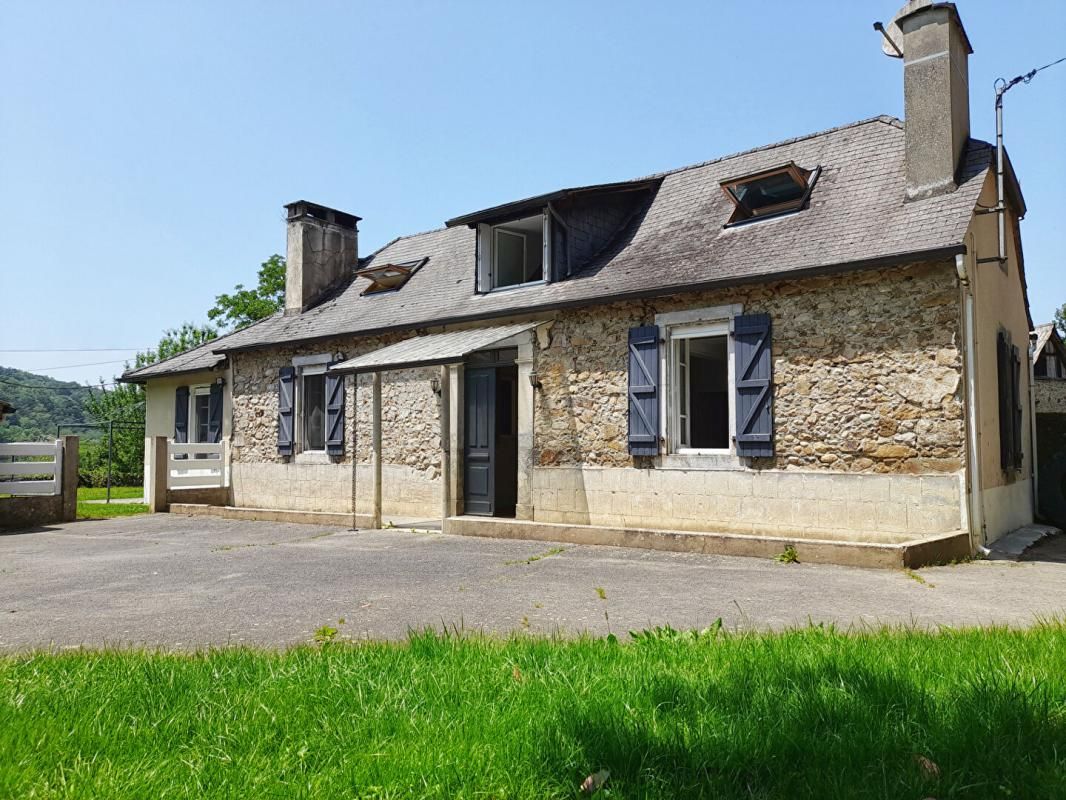 MONTAUT Maison de 111 m² avec dépendances et jardin attenant 2
