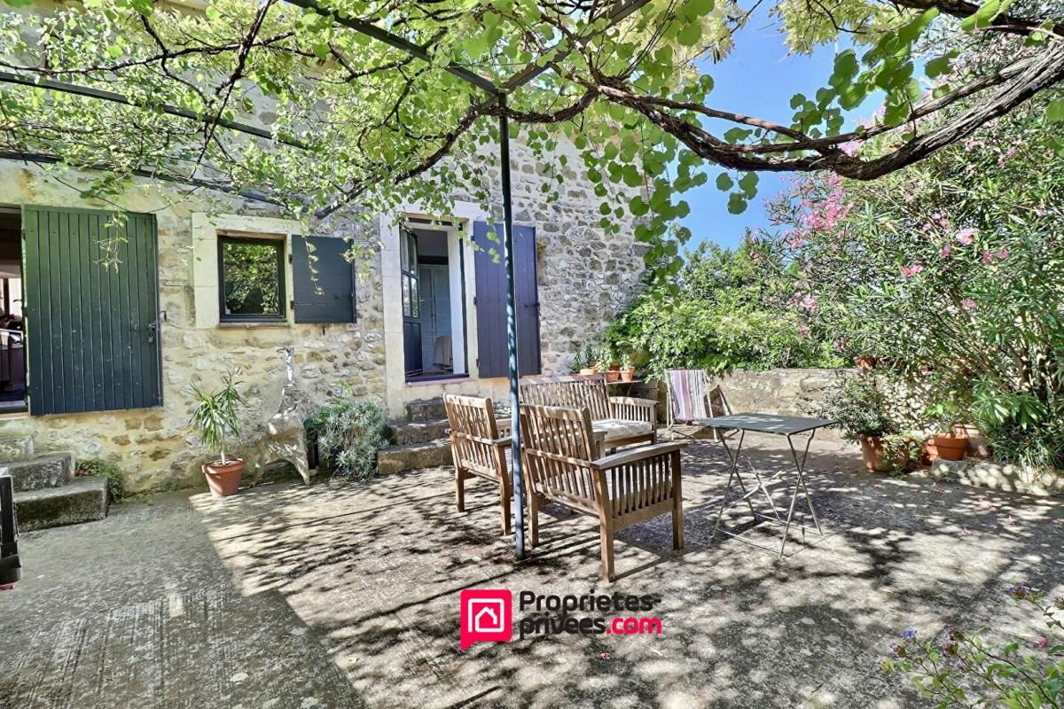 UZES, 10 km ,Maison de village avec jardin et piscine