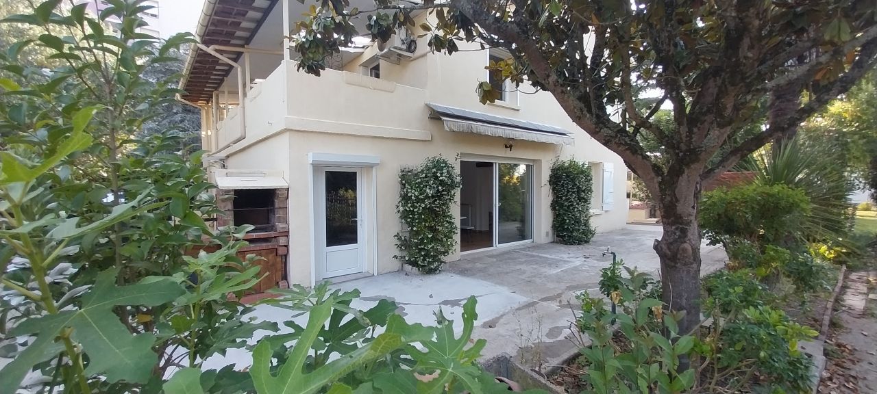 AGEN centre Immeuble 8 pièce(s) 218.71 m2