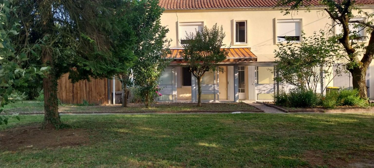 AGEN AGEN centre Immeuble 8 pièce(s) 218.71 m2 3