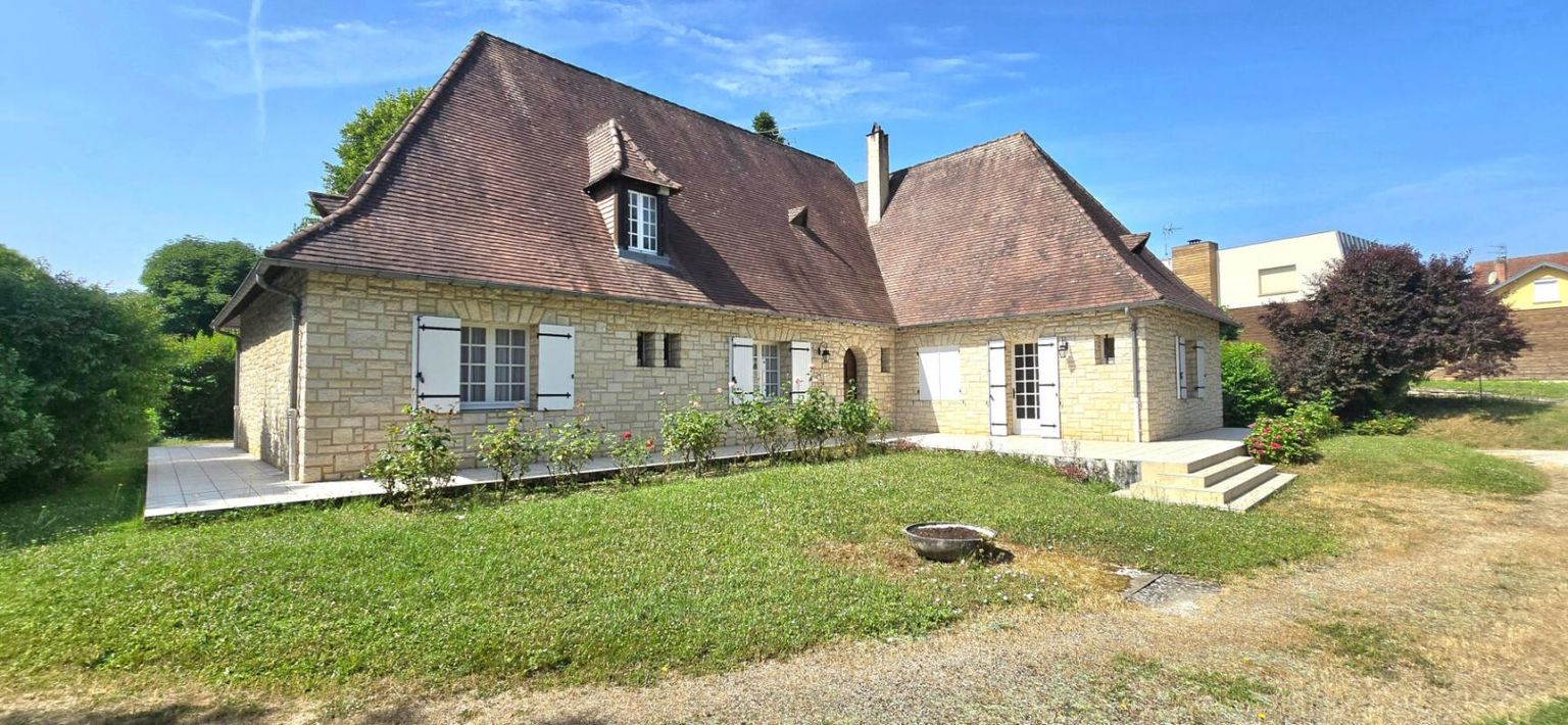 COULOUNIEIX-CHAMIERS Maison individuelle en pierre, surface habitable 280 m², sur un terrain de 3273 m² 2
