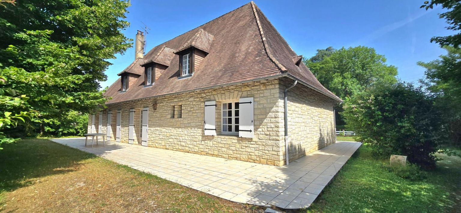 COULOUNIEIX-CHAMIERS Maison individuelle en pierre, surface habitable 280 m², sur un terrain de 3273 m² 3
