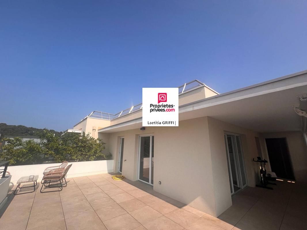 Appartement à Cannes la Bocca T3 60.09 m2 avec toit terrasse et double garage