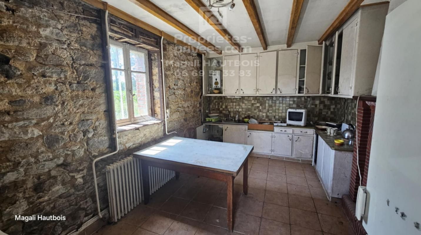 LE VAL-SAINT-PERE Maison en pierre et dépendances Le Val Saint Père 6 pièce(s) 149 m2 3