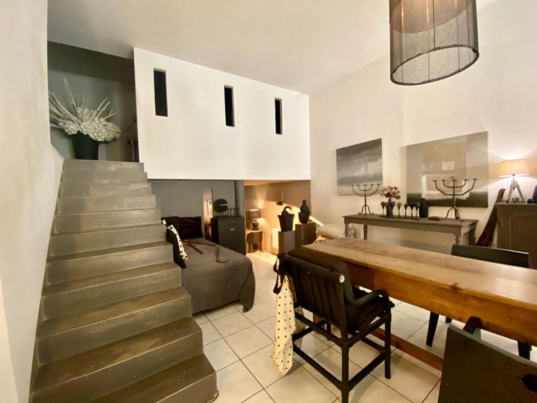 LE BEAUSSET Loft Le Beausset 3 pièce(s) 111 m2 2