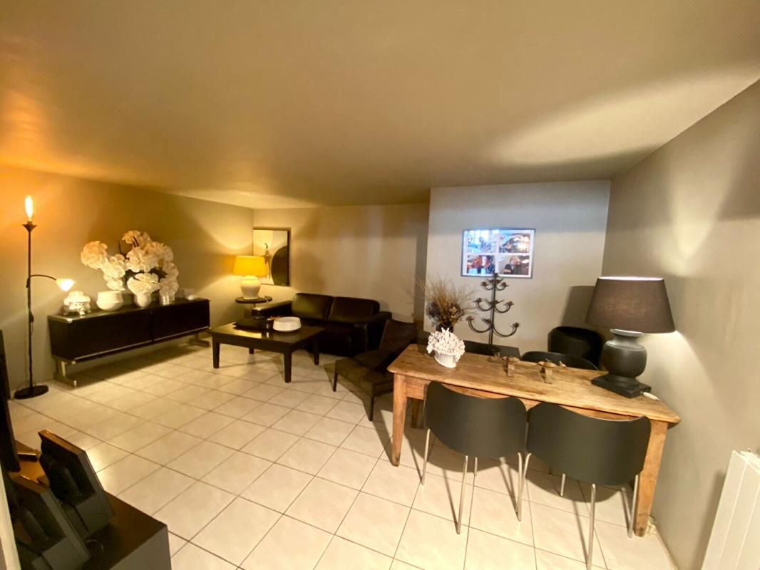 LE BEAUSSET Loft Le Beausset 3 pièce(s) 111 m2 4