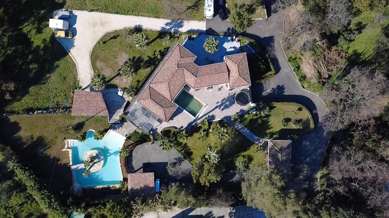 Propriété de prestige en pleine nature- 7 suite, deux piscines, à 10 minutes des plages de la plage