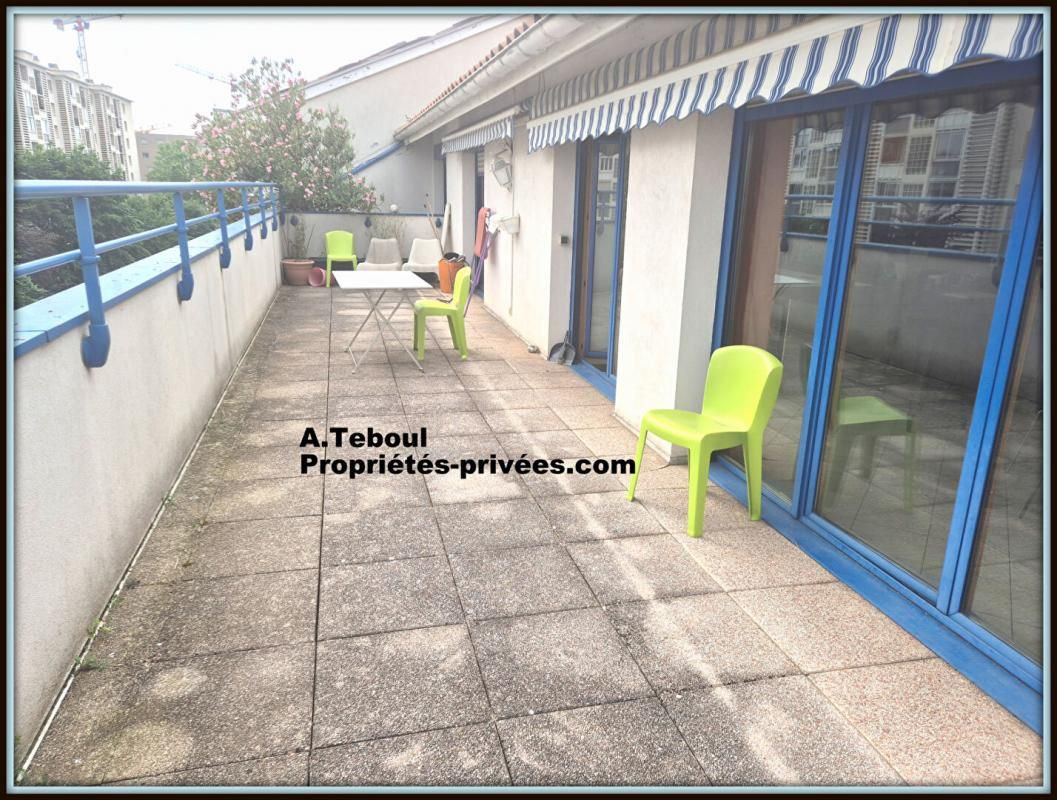 VILLEURBANNE APPARTEMENT T5 : TOIT/TERRASSE DE 140M² AVEC 2 TERRASSES DE 60M² 2