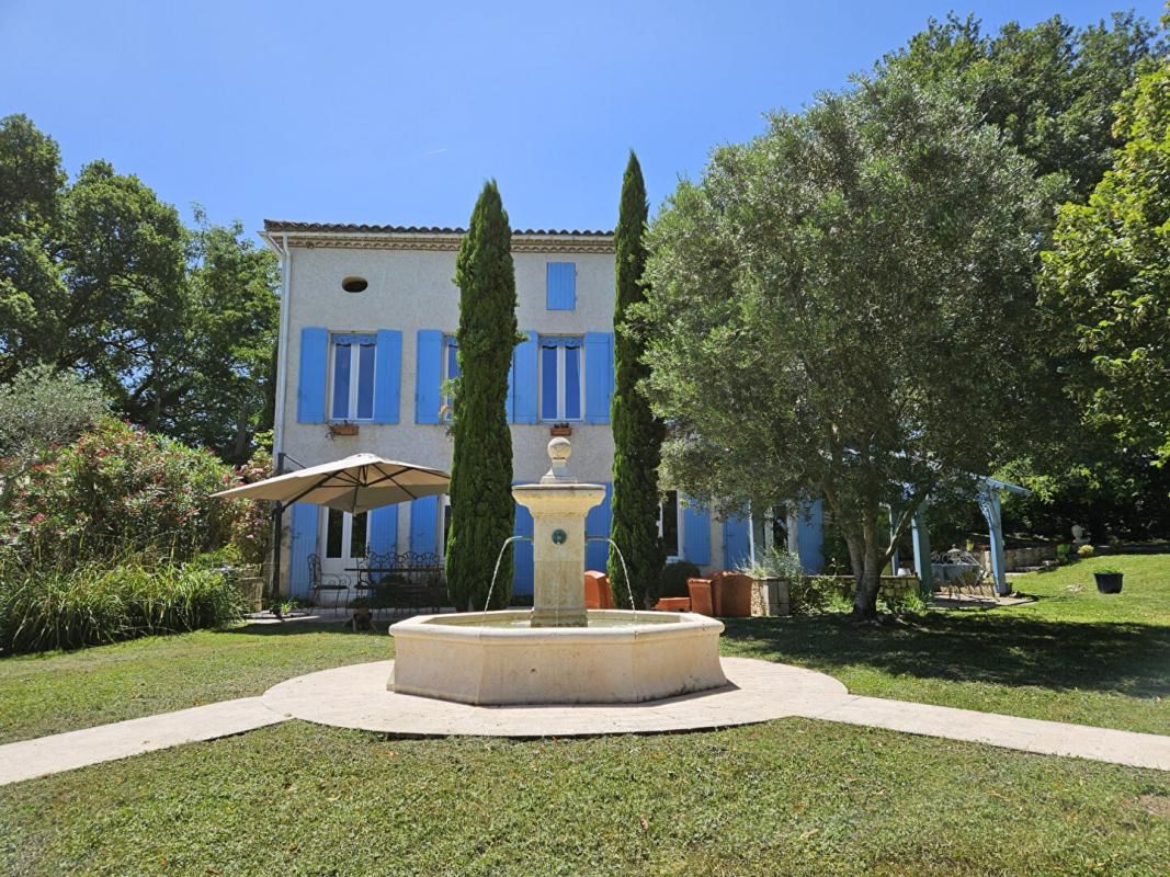 AGEN Ensemble Immobilier en pierre du 18ème - 14 pièce(s),431 m² (maison de Maître,  Pigeonnier, Dépendances, Piscine) Parc 1,4ha 2