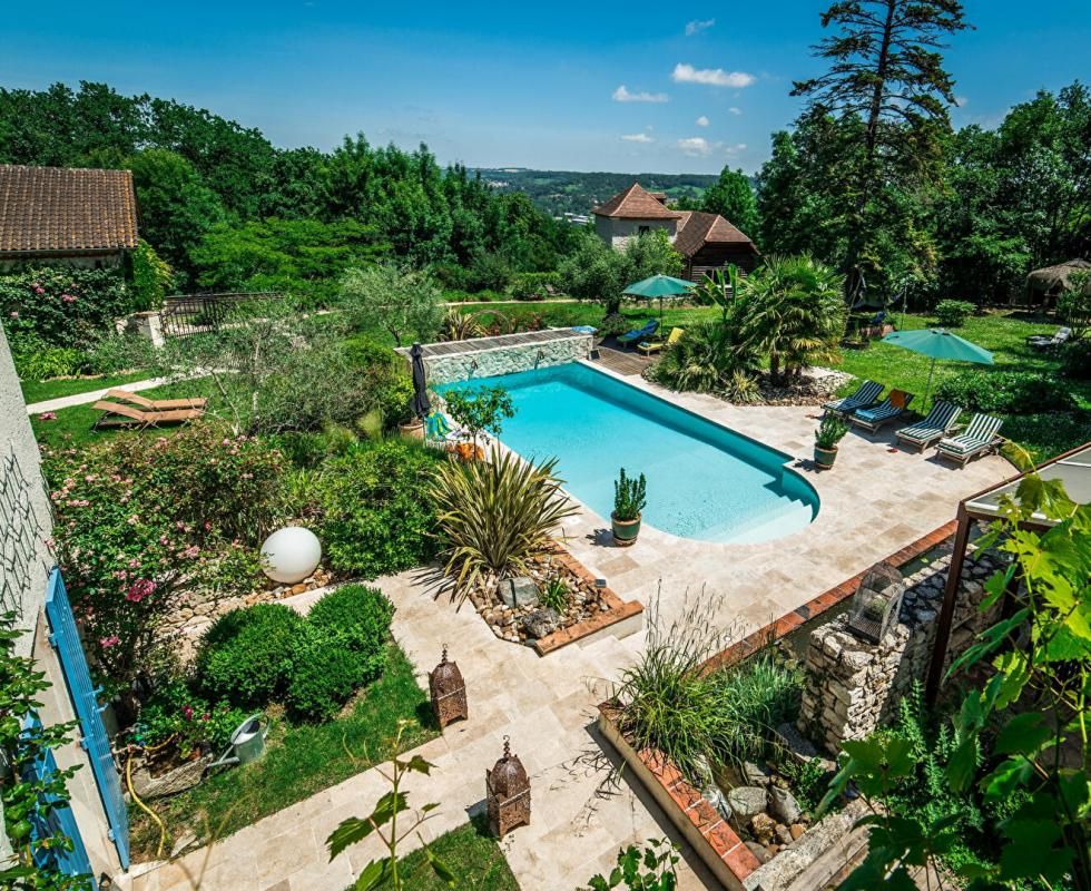 AGEN Ensemble Immobilier en pierre du 18ème - 14 pièce(s),431 m² (maison de Maître,  Pigeonnier, Dépendances, Piscine) Parc 1,4ha 3