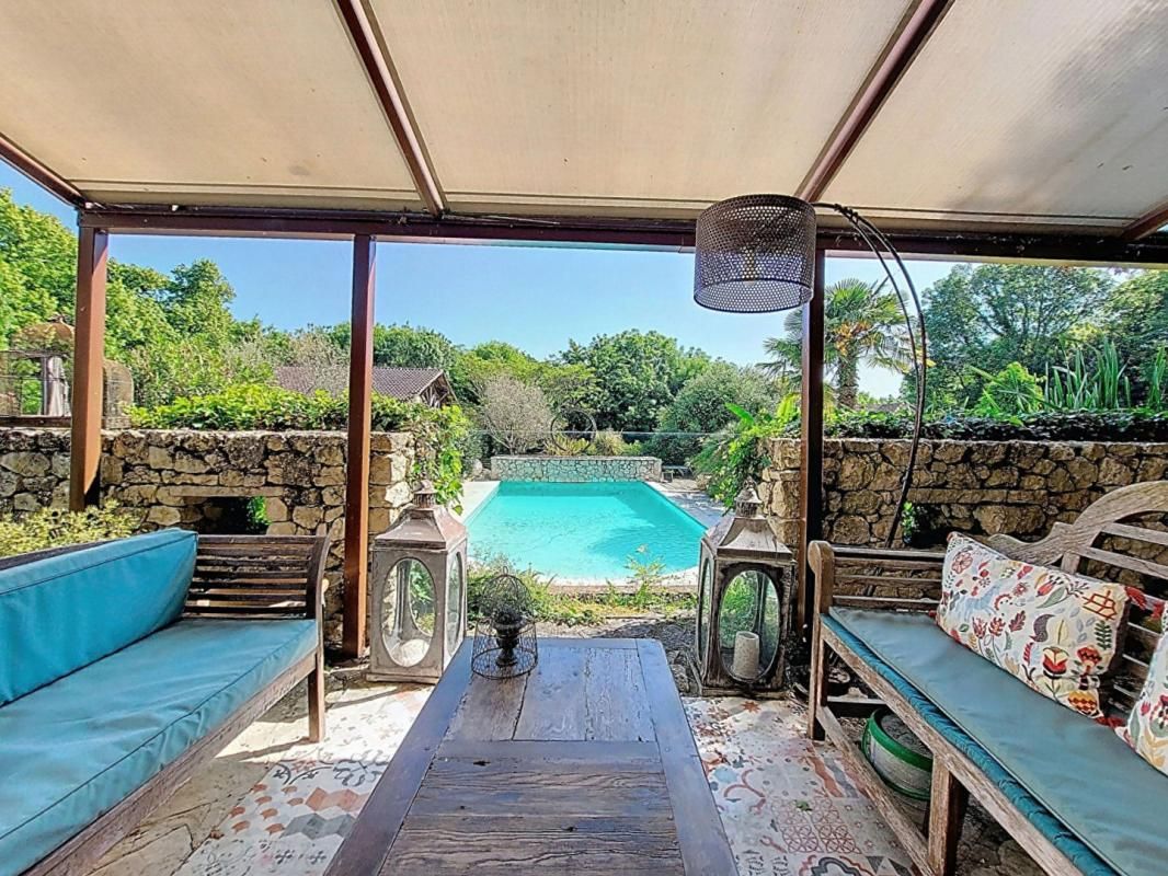 AGEN Ensemble Immobilier en pierre du 18ème - 14 pièce(s),431 m² (maison de Maître,  Pigeonnier, Dépendances, Piscine) Parc 1,4ha 4