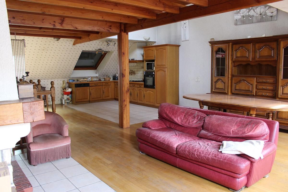 BORT-LES-ORGUES Immeuble à Bort Les Orgues 9 pièce(s) 186 m2 2