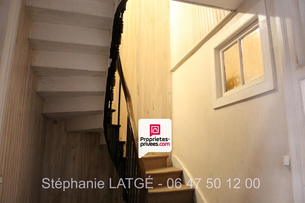 BORT-LES-ORGUES Immeuble à Bort Les Orgues 9 pièce(s) 186 m2 4