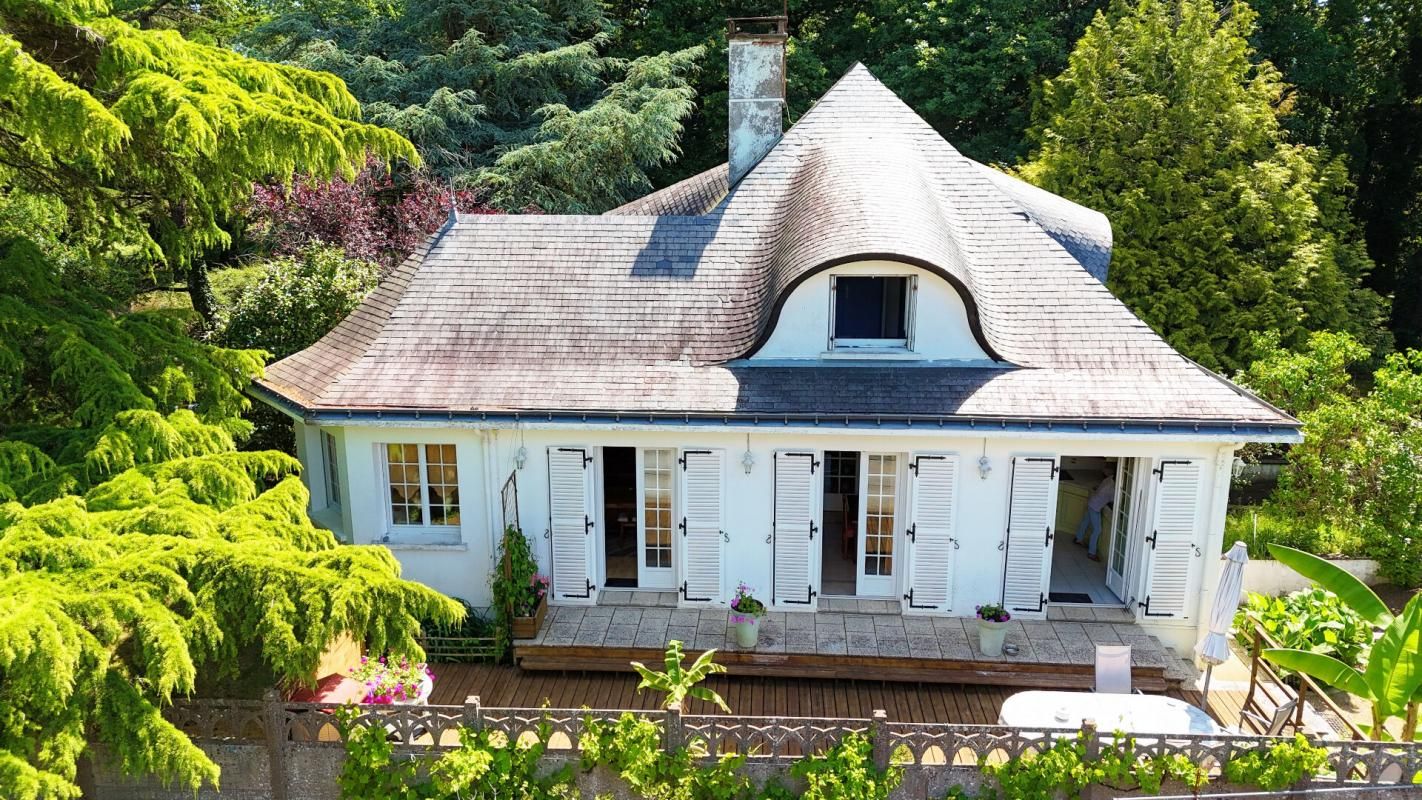 Propriété boisée de 6 531 m² avec Maison 5 chambres/168m² (sur sous-sol intégral) + hangar 400m² + carport/préau 90m²