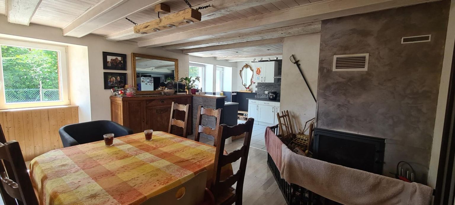 LEPUIX Maison en pierre au coeur du village, 3 chambres, terrain 14 ares, à deux pas des écoles ! 2