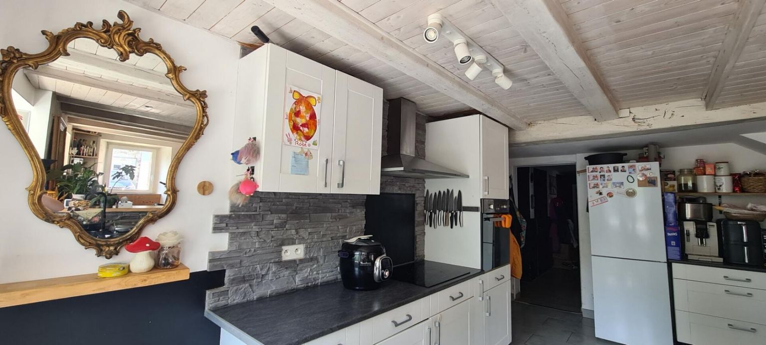 LEPUIX Maison en pierre au coeur du village, 3 chambres, terrain 14 ares, à deux pas des écoles ! 3