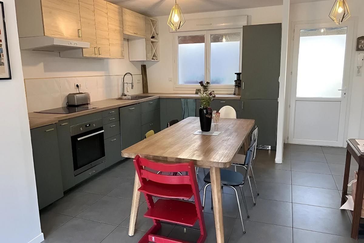 NEUVILLE-SUR-SAONE NEUVILLE SUR SAONE. Duplex 4 pièces 87m2 avec terrasse et parking abrité privé et sécurisé 1