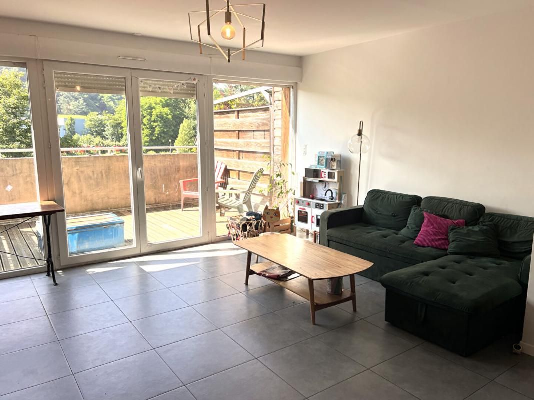NEUVILLE-SUR-SAONE NEUVILLE SUR SAONE. Duplex 4 pièces 87m2 avec terrasse et parking abrité privé et sécurisé 3