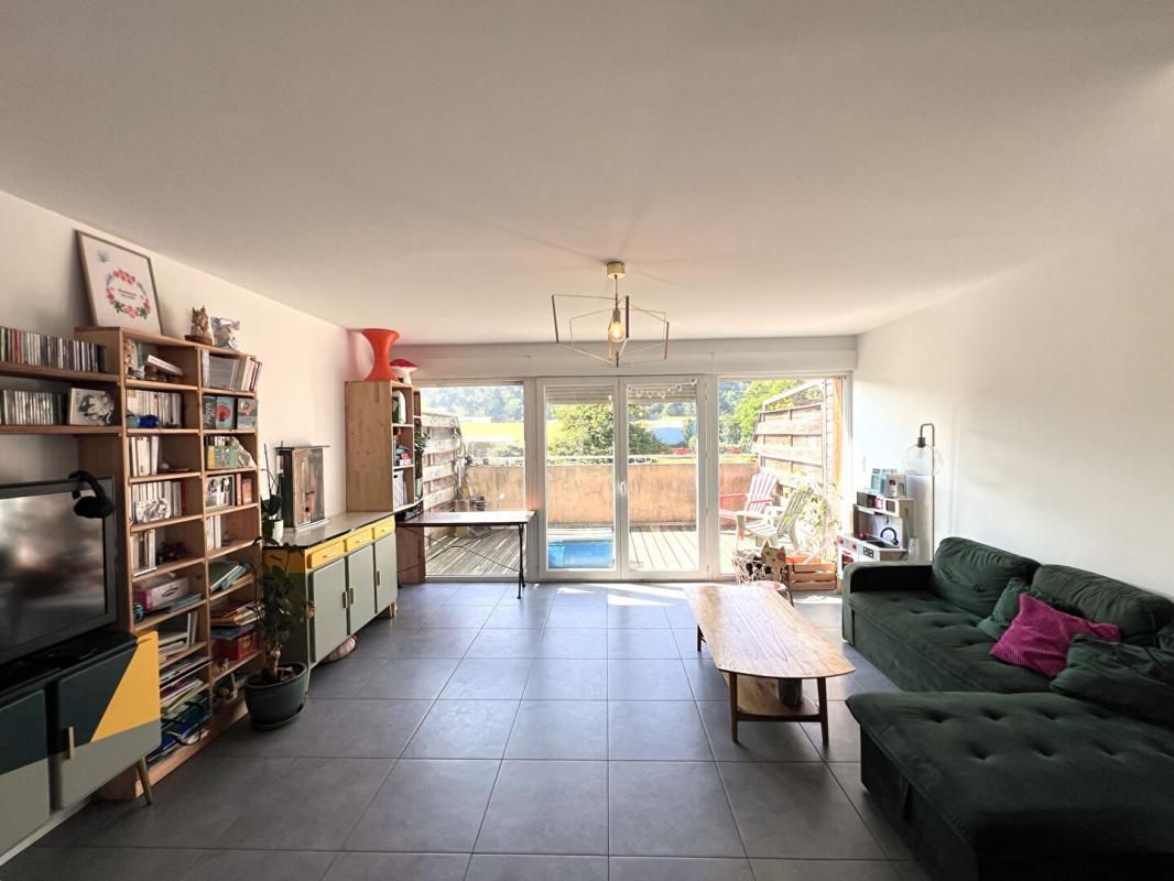 NEUVILLE-SUR-SAONE NEUVILLE SUR SAONE. Duplex 4 pièces 87m2 avec terrasse et parking abrité privé et sécurisé 4