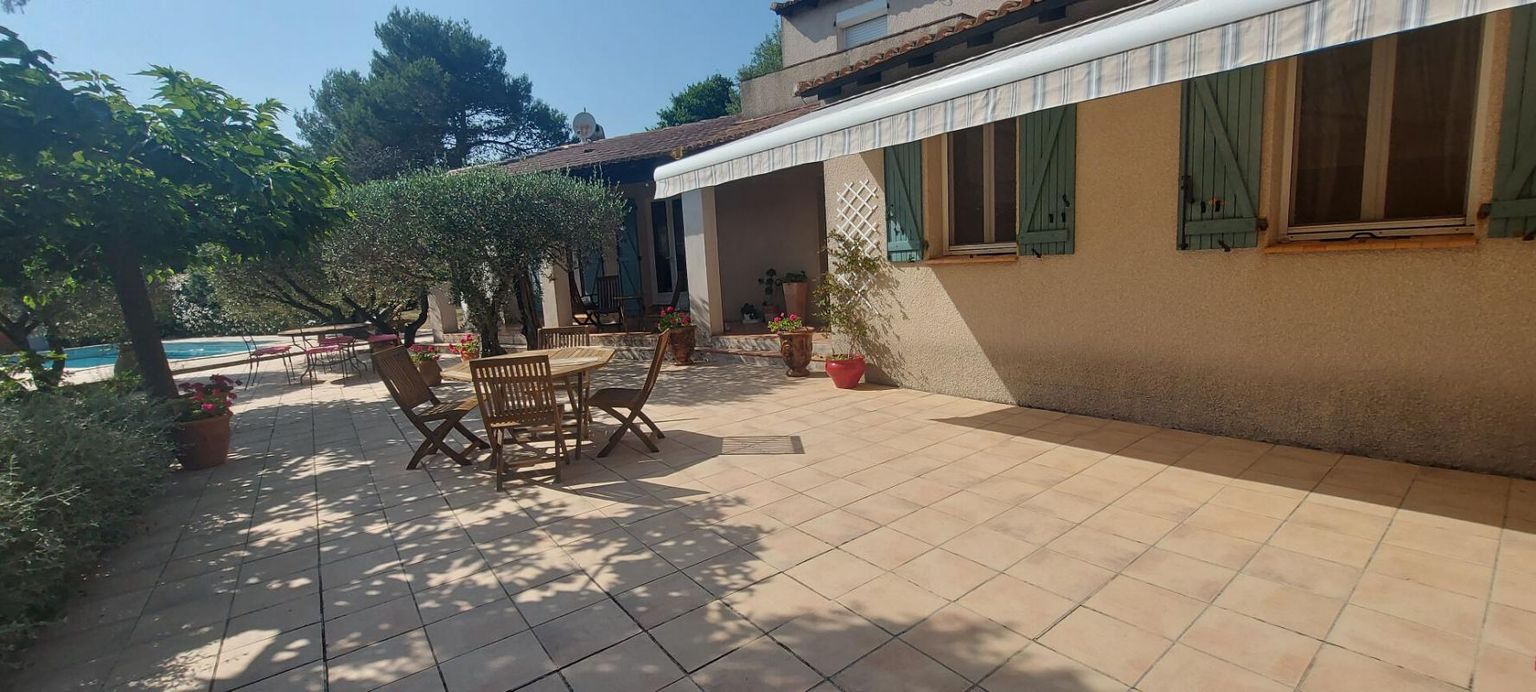 30.GARD.NIMES. Magnifique maison de 130 m² sur terrain arboré de 2000 m² avec piscine