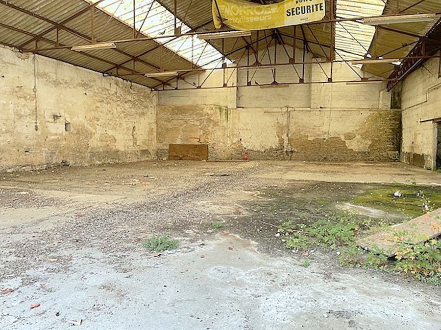 SAINT-SAUVEUR-D'AUNIS Hangar plein centre à rénover Saint Sauveur D Aunis 433 m2 3