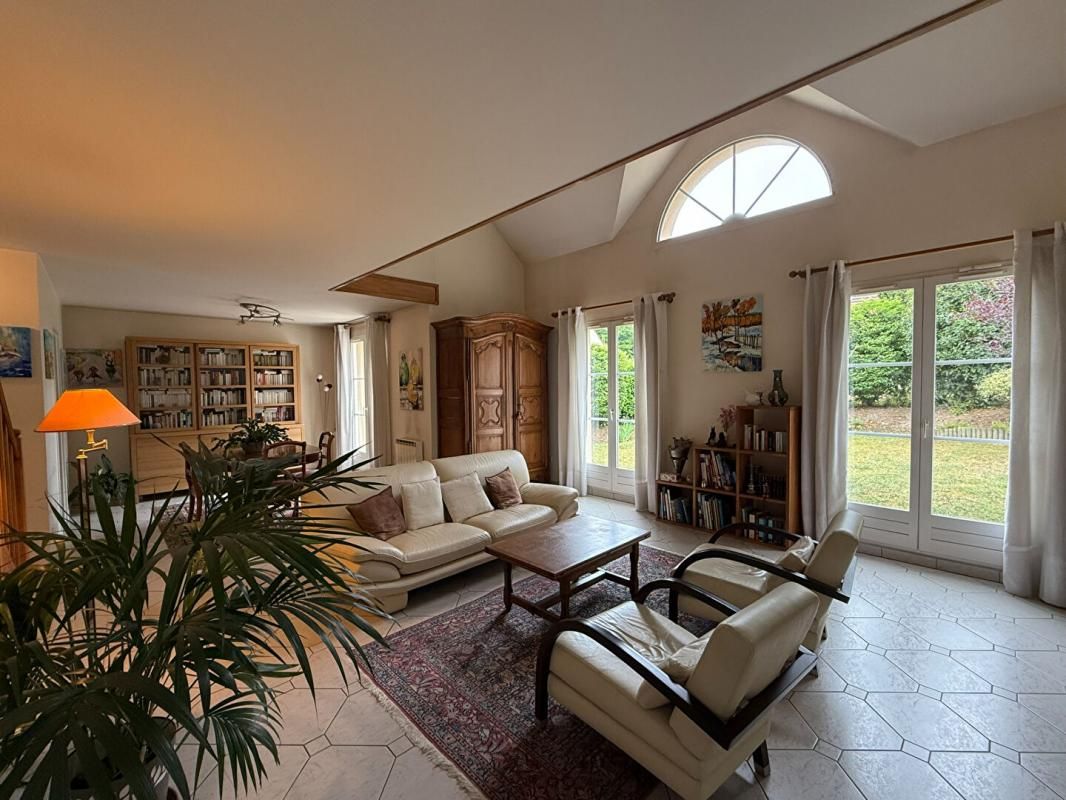 AUVERS-SUR-OISE Maison à Auvers Sur Oise, 7 pièce(s) 142 m2, Parc du Château 3