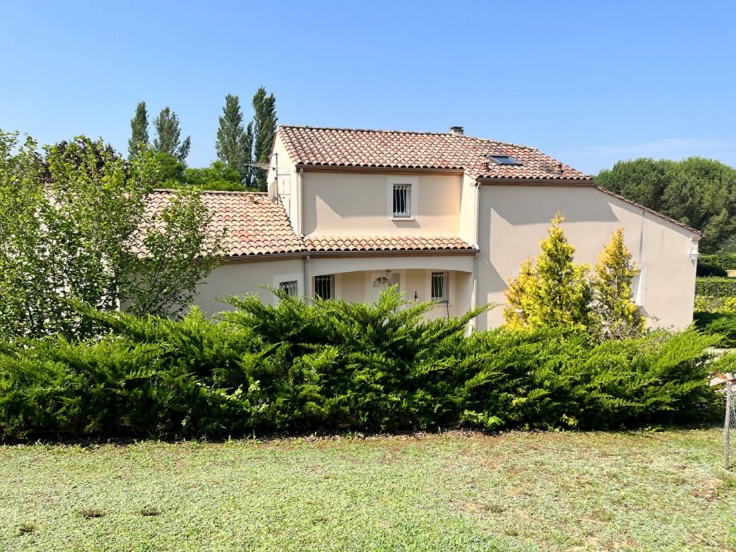 VILLENEUVE-SUR-LOT À vendre villa atypique de 177 m2 2