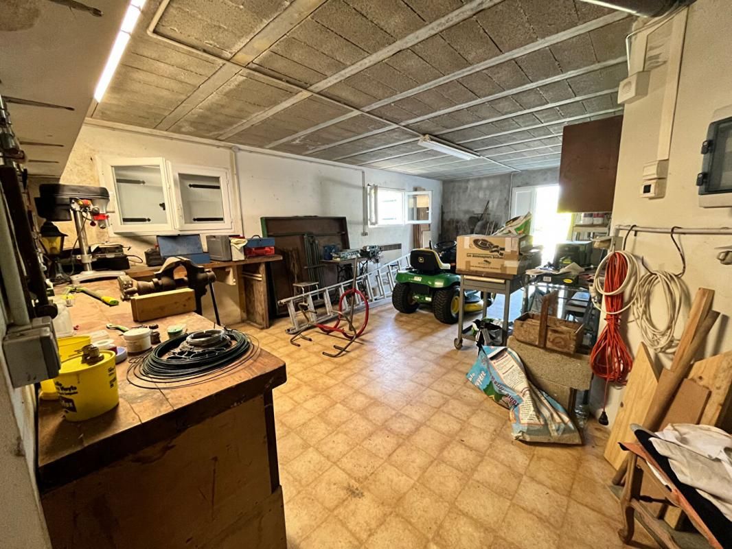 VILLENEUVE-SUR-LOT À vendre villa atypique de 177 m2 3