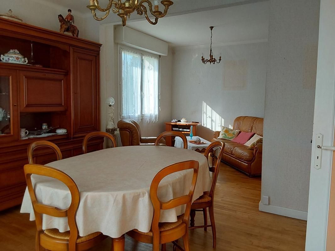 ROSTRENEN Maison Rostrenen 6 pièce(s) 150 m2 2