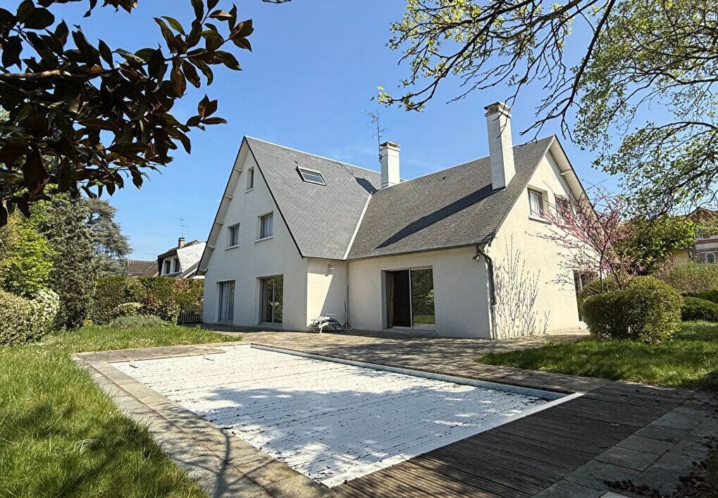 Grande Maison Familiale -Centre ville - Quartier Pelouse