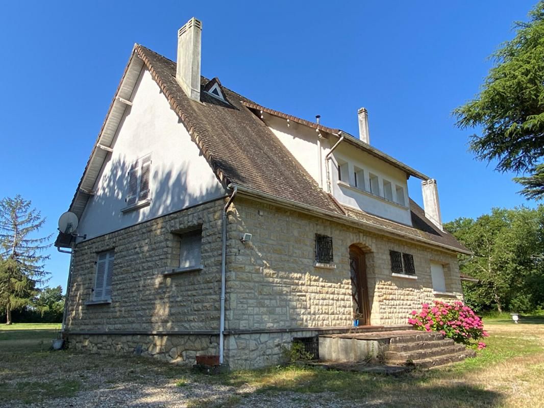 RAUZAN Votre havre de paix aux portes de Saint-Émilion, belle maison à Rauzan 7 pièces 300 m2 3